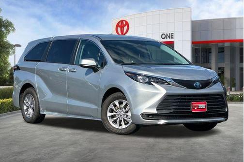 2024 Toyota Sienna LE
