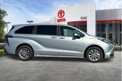 2024 Toyota Sienna LE