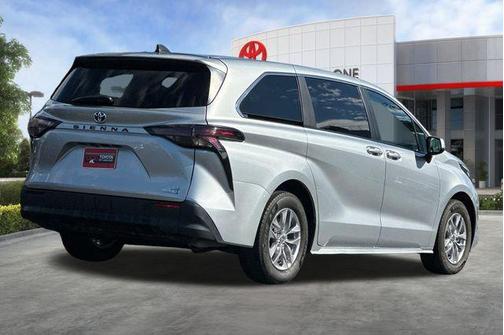 2024 Toyota Sienna LE