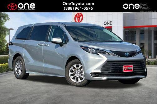 2024 Toyota Sienna LE