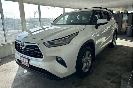Blizzard Pearl 2020 Toyota Highlander LE