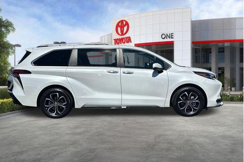 Pearl 2025 Toyota Sienna Platinum