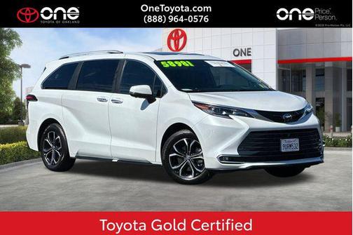 Pearl 2025 Toyota Sienna Platinum