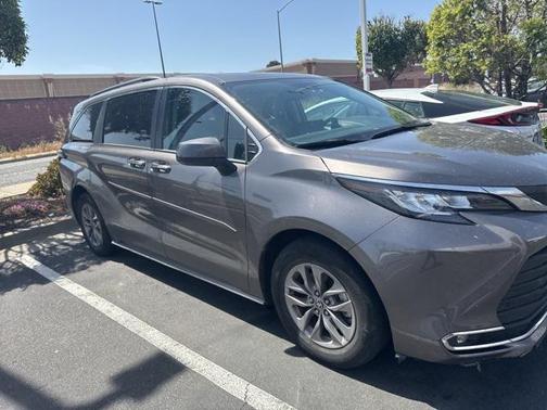 2022 Toyota Sienna XLE 7 Passenger