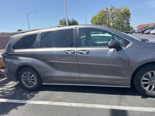 2022 Toyota Sienna XLE 7 Passenger