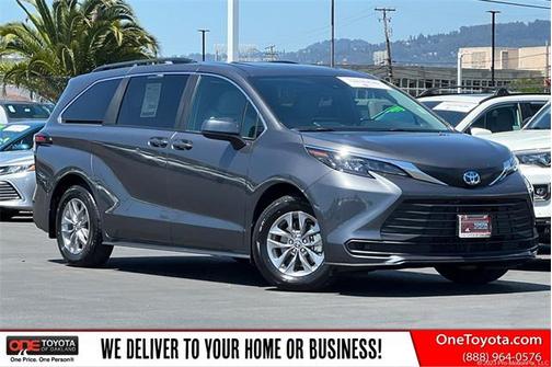 2025 Toyota Sienna LE