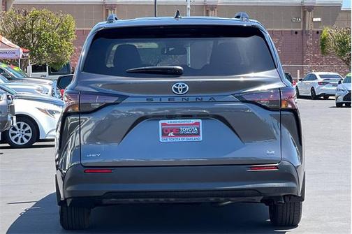 2025 Toyota Sienna LE