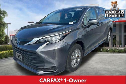 Magnetic Gray Metallic 2025 Toyota Sienna LE