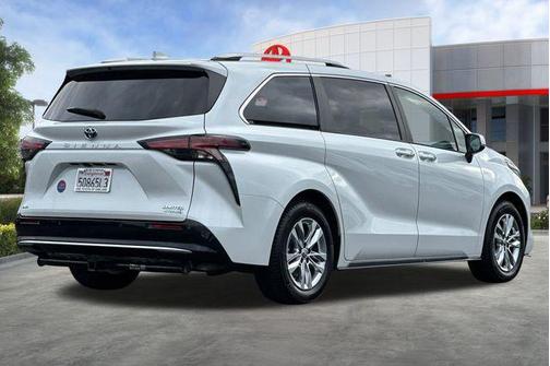 2022 Toyota Sienna Limited