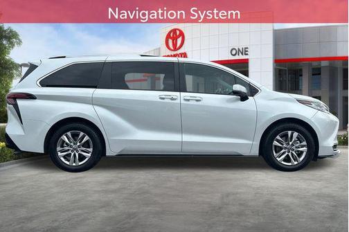 2022 Toyota Sienna Limited