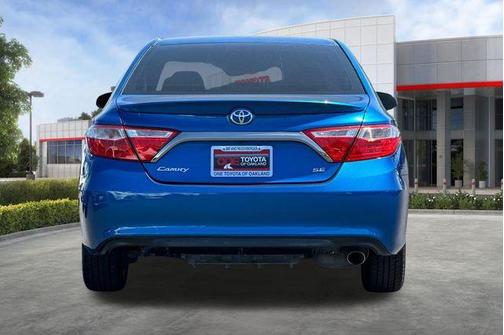 Blue Streak Metallic 2017 Toyota Camry SE