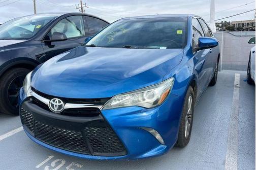 Blue Streak Metallic 2017 Toyota Camry SE