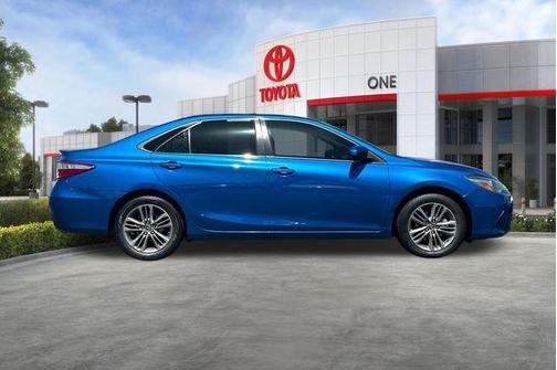 Blue Streak Metallic 2017 Toyota Camry SE