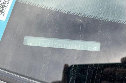 Blue Streak Metallic 2017 Toyota Camry SE