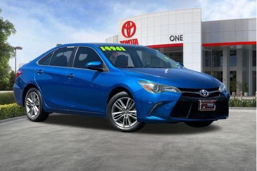 Blue Streak Metallic 2017 Toyota Camry SE