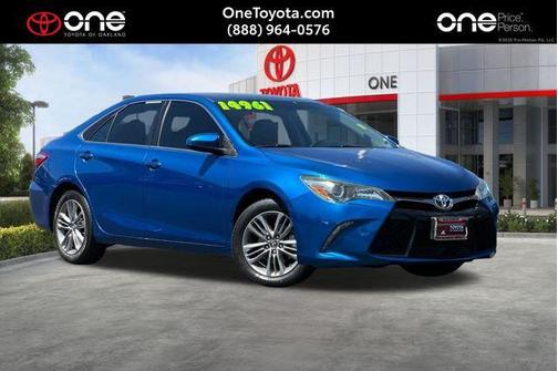 Blue Streak Metallic 2017 Toyota Camry SE