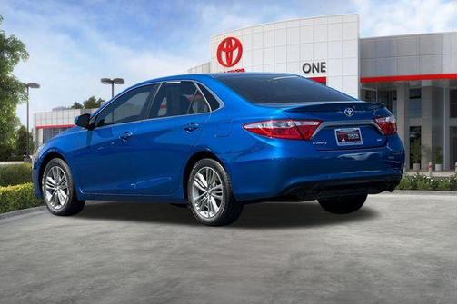 Blue Streak Metallic 2017 Toyota Camry SE