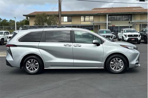 2023 Toyota Sienna XLE 7 Passenger