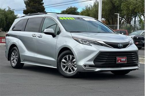 2023 Toyota Sienna XLE 7 Passenger