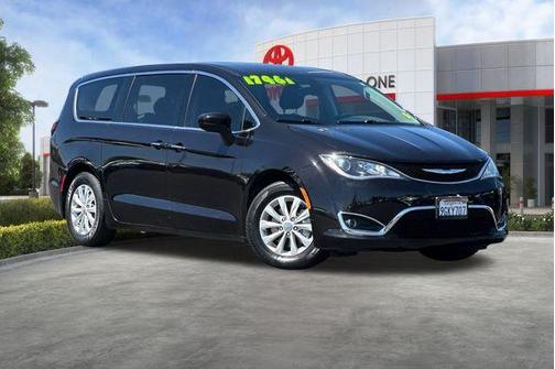 Brilliant Black Crystal Pearlcoat 2018 Chrysler Pacifica Touring Plus