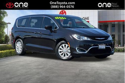 Brilliant Black Crystal Pearlcoat 2018 Chrysler Pacifica Touring Plus