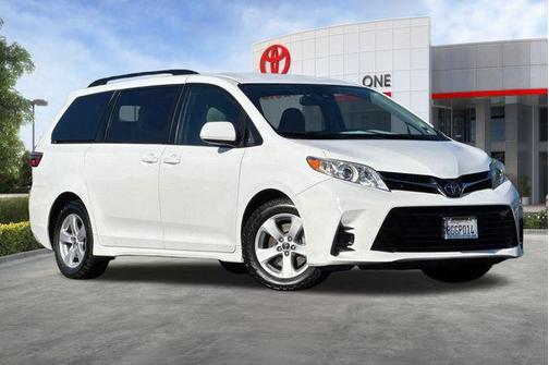 2018 Toyota Sienna LE