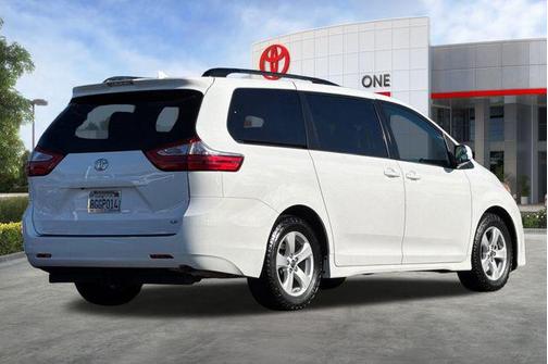 2018 Toyota Sienna LE