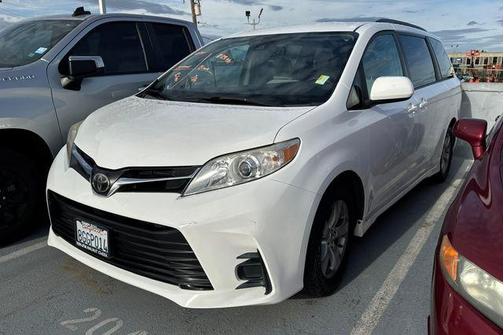 2018 Toyota Sienna LE