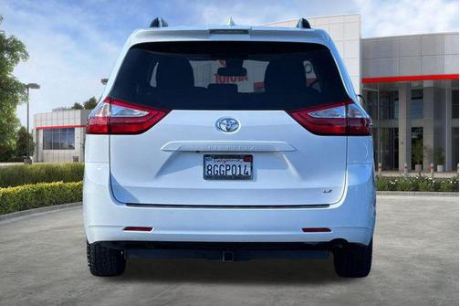 2018 Toyota Sienna LE