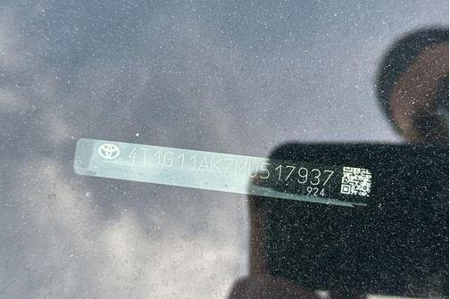 Midnight Black Metallic 2021 Toyota Camry SE