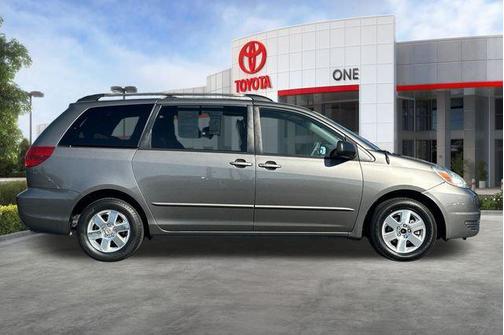 2005 Toyota Sienna LE