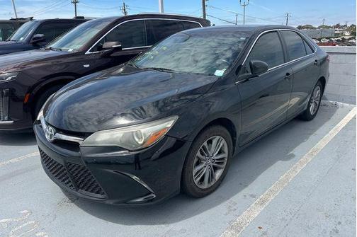 Midnight Black Metallic 2017 Toyota Camry SE