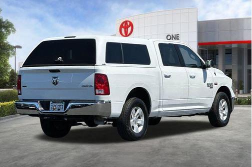 Bright White Clearcoat 2019 RAM 1500 SLT