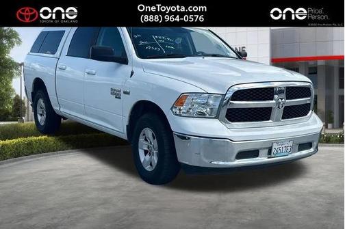 Bright White Clearcoat 2019 RAM 1500 SLT