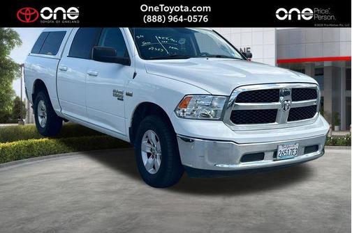 Bright White Clearcoat 2019 RAM 1500 SLT