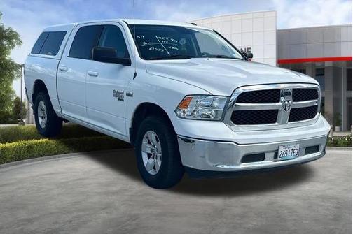 Bright White Clearcoat 2019 RAM 1500 SLT
