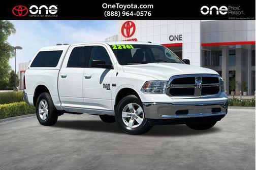 Bright White Clearcoat 2019 RAM 1500 SLT