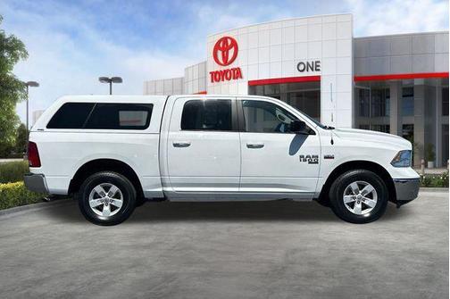 Bright White Clearcoat 2019 RAM 1500 SLT