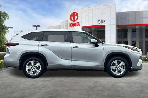 2024 Toyota Highlander LE