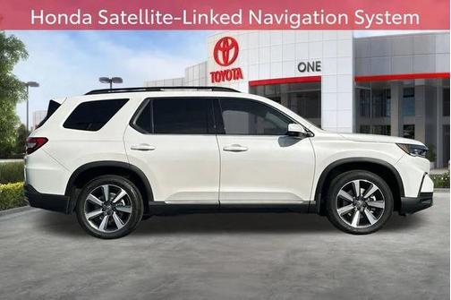 Platinum White Pearl 2025 Honda Pilot Touring 8-Passenger