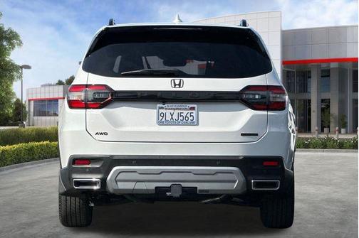 2025 Honda Pilot Touring 8-Passenger