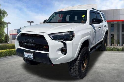 Super White 2017 Toyota 4Runner SR5