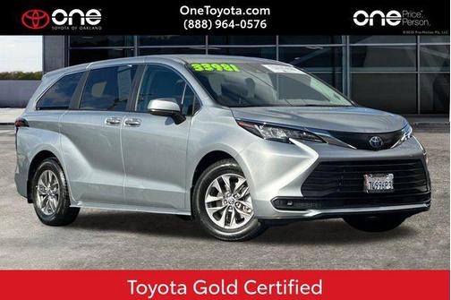 2022 Toyota Sienna LE