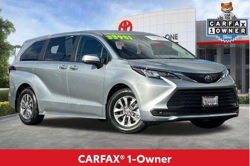 2022 Toyota Sienna LE