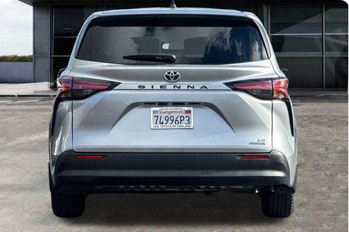 2022 Toyota Sienna LE