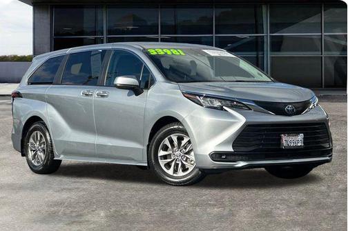 2022 Toyota Sienna LE