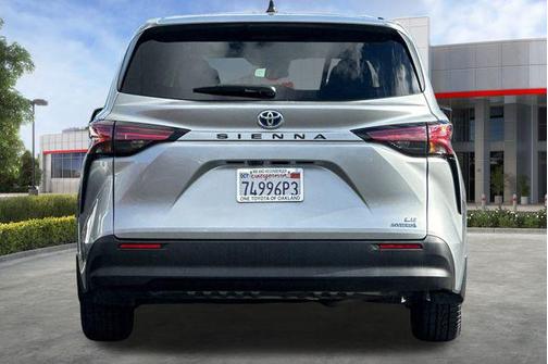 2022 Toyota Sienna LE