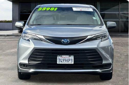 2022 Toyota Sienna LE