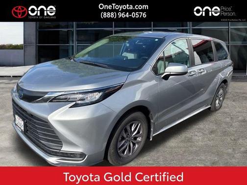 2022 Toyota Sienna LE