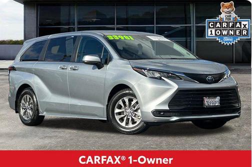 2022 Toyota Sienna LE
